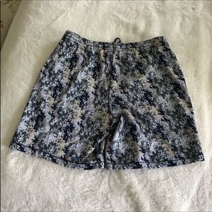 Southern legends men’s shorts size L gray black shorts draw string